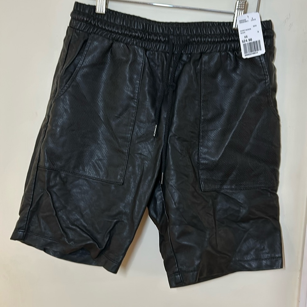 Men’s Short 21 Men XS NWT